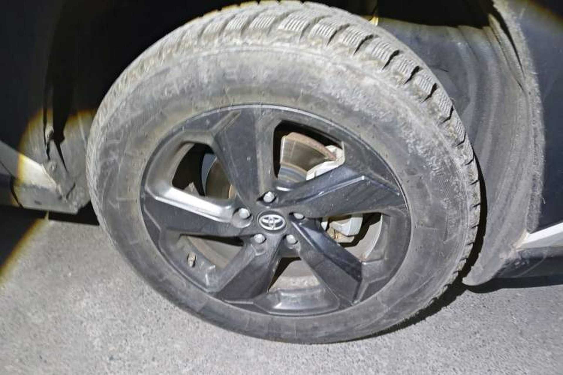 Used Toyota RAV4 2022 2.0L CVT 4x4 Fashion Edition Right Front Wheel Hub