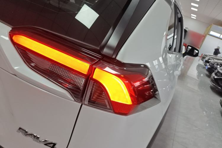 Used Toyota RAV4 2022 2.0L CVT Two-Wheel Drive Urban Edition Right Rear Taillight