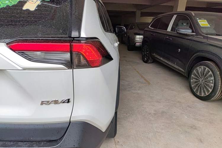 Used Toyota RAV4 2022 2.0L CVT Two-Wheel Drive Fashion Edition Right Rear Taillight