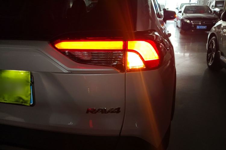 Used Toyota RAV4 2022 2.0L CVT Two-Wheel Drive Fashion Edition Right Rear Taillight