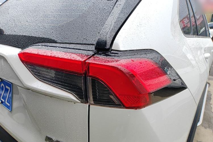 Used Toyota RAV4 2022 2.0L CVT Two-Wheel Drive Fashion Edition Right Rear Taillight
