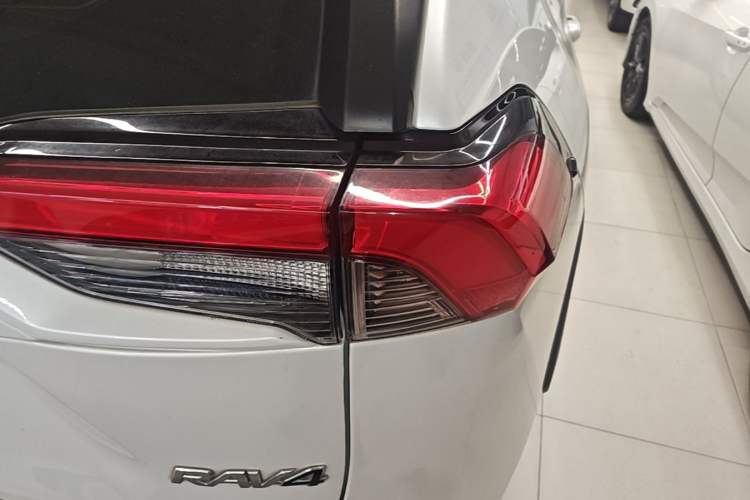 Used Toyota RAV4 2022 2.0L CVT Two-Wheel Drive Fashion Plus Edition Right Rear Taillight