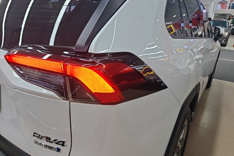 Used Toyota RAV4 2022 Dual-Engine 2.5L E-CVT Two-Wheel Drive Elite Edition Right Rear Taillight
