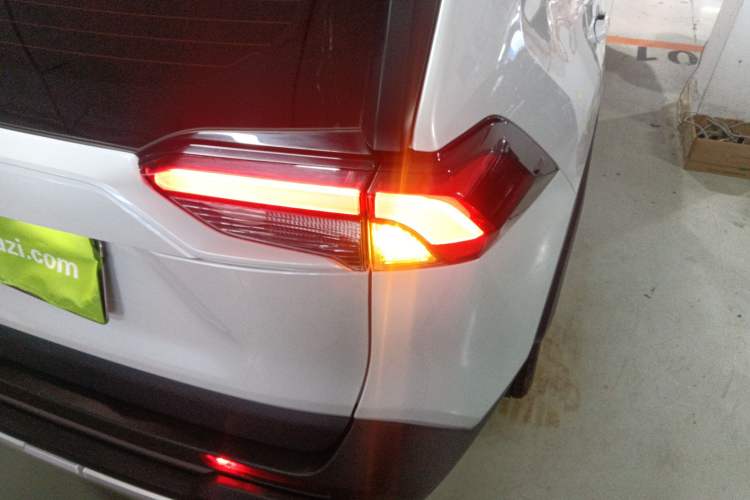 Used Toyota RAV4 2022 Dual-Engine 2.5L E-CVT Four-Wheel Drive Elite Plus Edition Right Rear Taillight