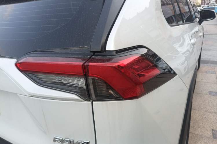 Used Toyota RAV4 2022 2.0L CVT Two-Wheel Drive Fashion Edition Right Rear Taillight