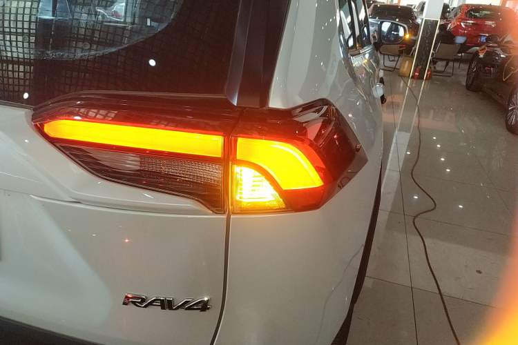 Used Toyota RAV4 2022 2.0L CVT Two-Wheel Drive Fashion Plus Edition Right Rear Taillight