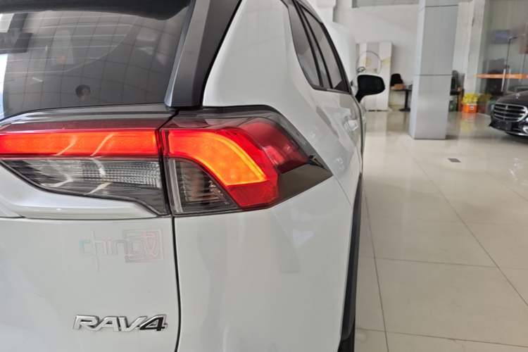Used Toyota RAV4 2022 2.0L CVT Two-Wheel Drive Fashion Edition Right Rear Taillight