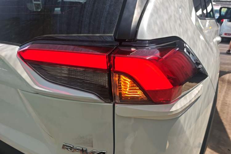 Used Toyota RAV4 2022 2.0L CVT Two-Wheel Drive Fashion Edition Right Rear Taillight