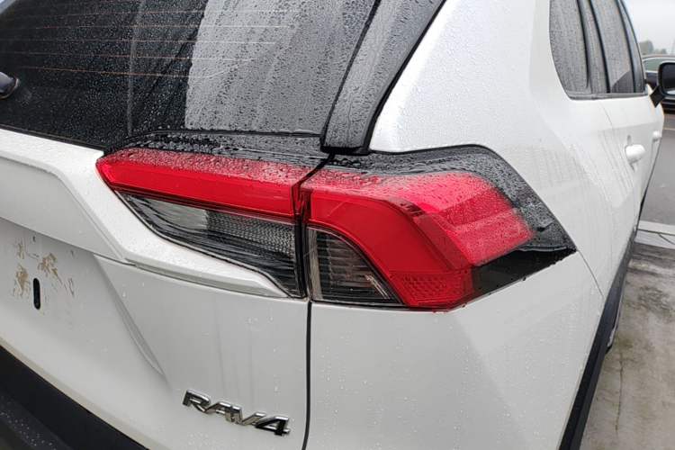 Used Toyota RAV4 2022 2.0L CVT Two-Wheel Drive Fashion Edition Right Rear Taillight
