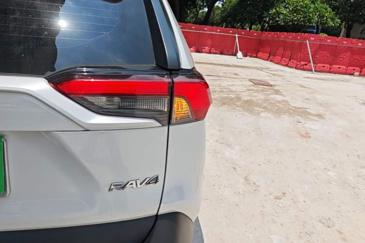 Used Toyota RAV4 2022 2.0L CVT Two-Wheel Drive Fashion Plus Edition Right Rear Taillight