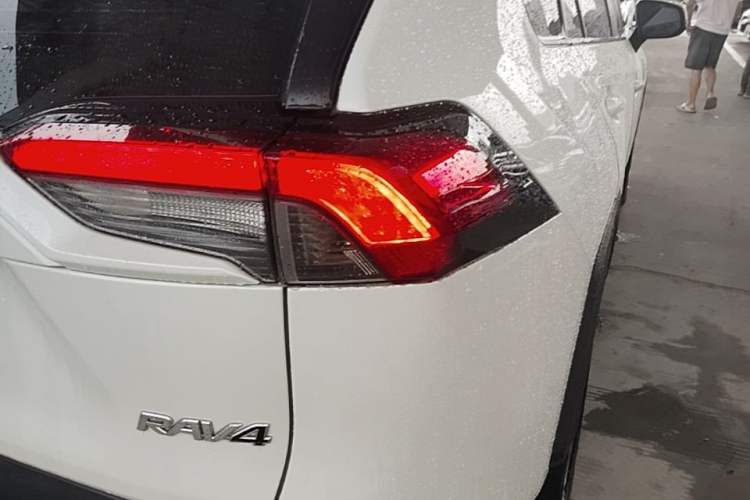Used Toyota RAV4 2022 2.0L CVT Two-Wheel Drive Fashion Edition Right Rear Taillight