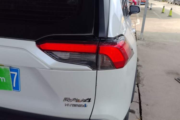 Used Toyota RAV4 2022 Dual-Engine 2.5L E-CVT Four-Wheel Drive Elite Plus Edition Right Rear Taillight