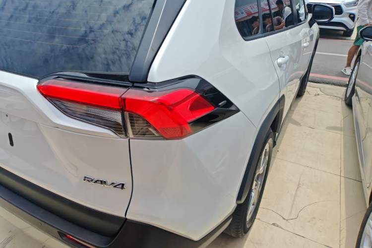 Used Toyota RAV4 2022 2.0L CVT Two-Wheel Drive Fashion Plus Edition Right Rear Taillight