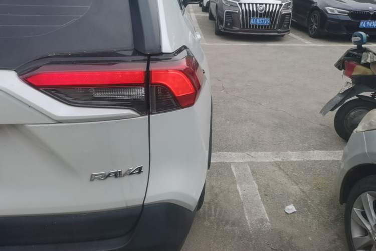 Used Toyota RAV4 2022 2.0L CVT Two-Wheel Drive Fashion Edition Right Rear Taillight