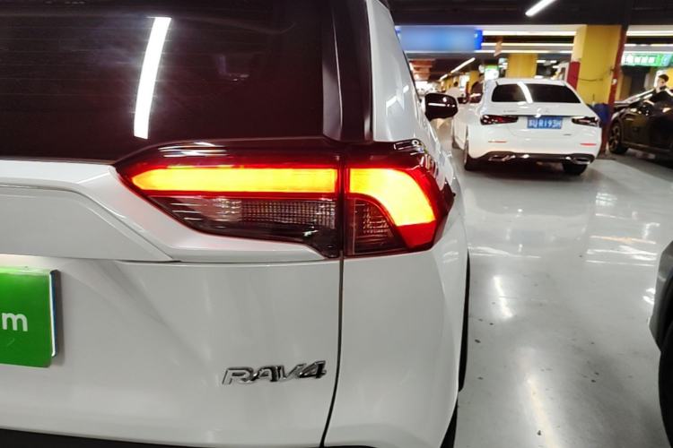 Used Toyota RAV4 2022 2.0L CVT Two-Wheel Drive Fashion Plus Edition Right Rear Taillight