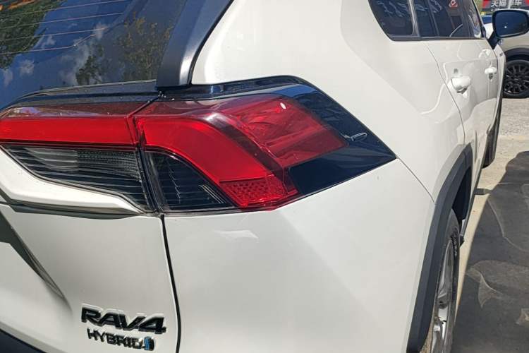 Used Toyota RAV4 2022 Dual-Engine 2.5L E-CVT Two-Wheel Drive Elite Edition Right Rear Taillight