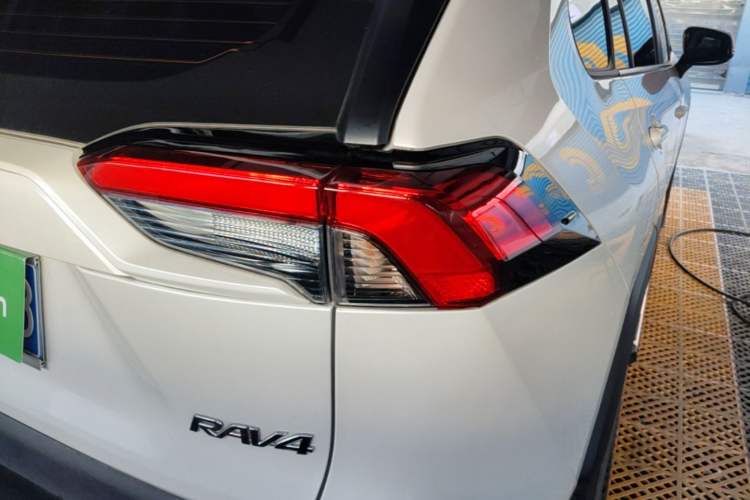 Used Toyota RAV4 2022 2.0L CVT Two-Wheel Drive Fashion Edition Right Rear Taillight
