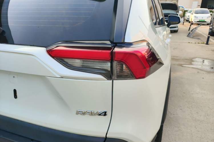 Used Toyota RAV4 2022 2.0L CVT Two-Wheel Drive Urban Edition Right Rear Taillight