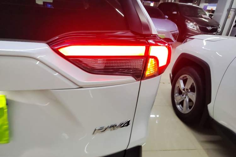 Used Toyota RAV4 2022 2.0L CVT Two-Wheel Drive Fashion Plus Edition Right Rear Taillight
