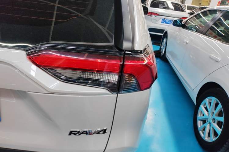 Used Toyota RAV4 2022 2.0L CVT Two-Wheel Drive Fashion Edition Right Rear Taillight