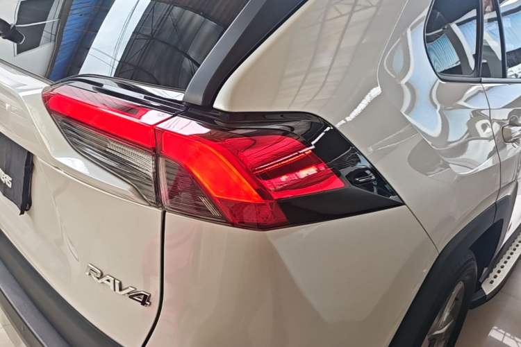 Used Toyota RAV4 2022 2.0L CVT Two-Wheel Drive Fashion Plus Edition Right Rear Taillight