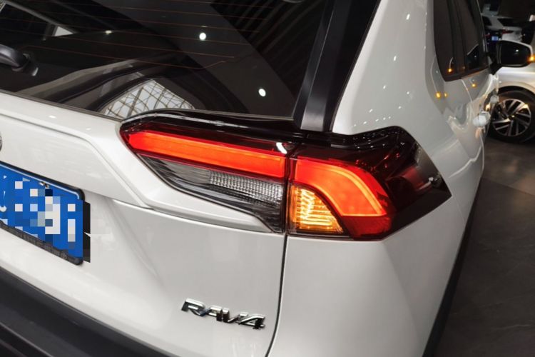 Used Toyota RAV4 2022 2.0L CVT Two-Wheel Drive Fashion Plus Edition Right Rear Taillight