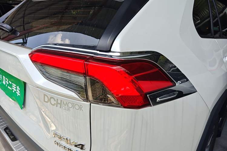 Used Toyota RAV4 2022 Dual-Engine 2.5L E-CVT Two-Wheel Drive Elite Edition Right Rear Taillight