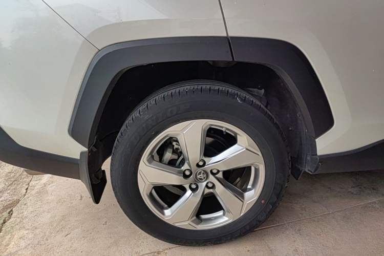 Used Toyota RAV4 2022 2.0L CVT Two-Wheel Drive Fashion Edition Right Rear Wheel Hub
