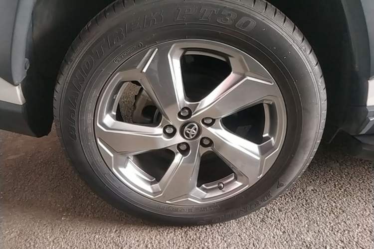 Used Toyota RAV4 2022 2.0L CVT Two-Wheel Drive Fashion Edition Right Rear Wheel Hub