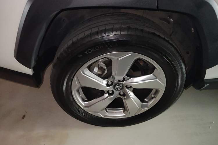 Used Toyota RAV4 2022 2.0L CVT Two-Wheel Drive Fashion Edition Right Rear Wheel Hub