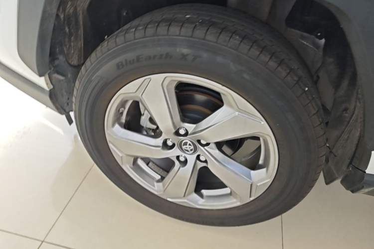 Used Toyota RAV4 2022 2.0L CVT Two-Wheel Drive Fashion Edition Right Rear Wheel Hub