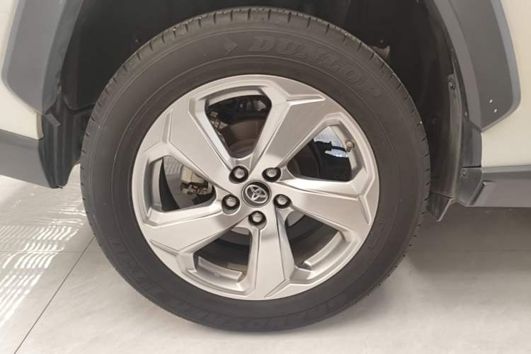 Used Toyota RAV4 2022 Dual-Engine 2.5L E-CVT Two-Wheel Drive Elite Edition Right Rear Wheel Hub