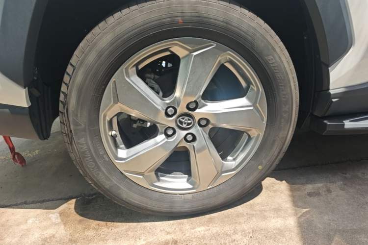 Used Toyota RAV4 2022 2.0L CVT Two-Wheel Drive Fashion Edition Right Rear Wheel Hub