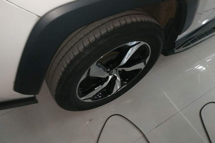 Used Toyota RAV4 2022 Dual-Engine 2.5L E-CVT Four-Wheel Drive Elite Plus Edition Right Rear Wheel Hub