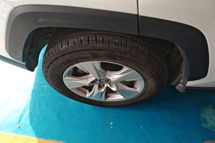 Used Toyota RAV4 2022 2.0L CVT Two-Wheel Drive Urban Edition Right Rear Wheel Hub