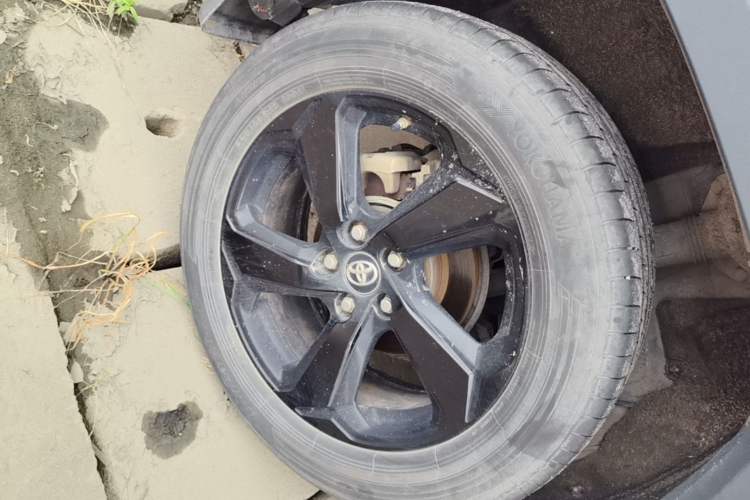 Used Toyota RAV4 2022 Dual-Engine 2.5L E-CVT Four-Wheel Drive Elite Plus Edition Right Rear Wheel Hub