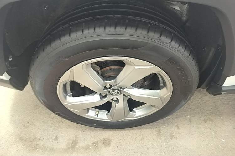 Used Toyota RAV4 2022 2.0L CVT Two-Wheel Drive Fashion Edition Right Rear Wheel Hub