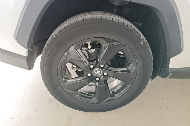Used Toyota RAV4 2022 Dual-Engine 2.5L E-CVT Four-Wheel Drive Flagship Edition Right Rear Wheel Hub