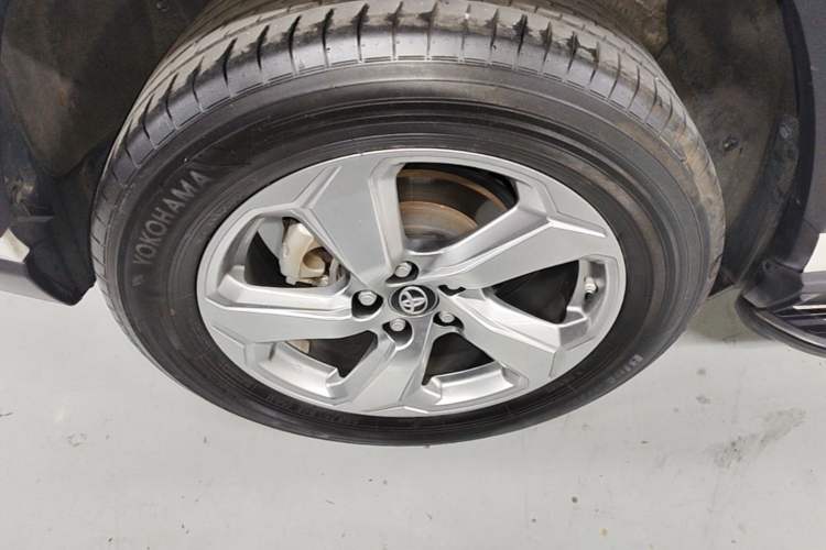 Used Toyota RAV4 2022 2.0L CVT Two-Wheel Drive Fashion Plus Edition Right Rear Wheel Hub
