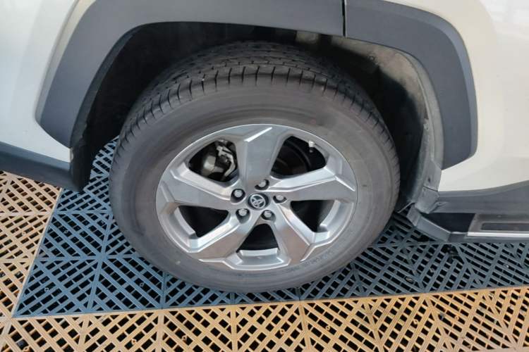 Used Toyota RAV4 2022 2.0L CVT Two-Wheel Drive Fashion Edition Right Rear Wheel Hub