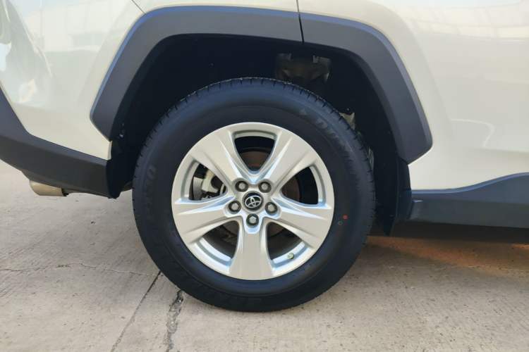 Used Toyota RAV4 2022 2.0L CVT Two-Wheel Drive Urban Edition Right Rear Wheel Hub