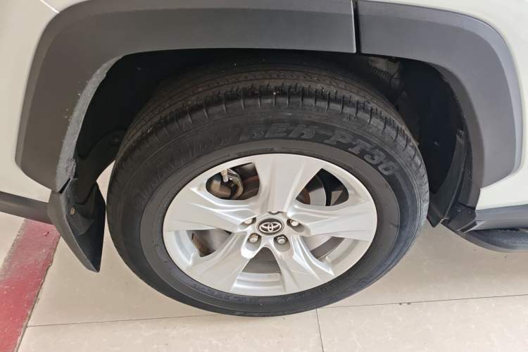 Used Toyota RAV4 2022 2.0L CVT Two-Wheel Drive Urban Edition Right Rear Wheel Hub