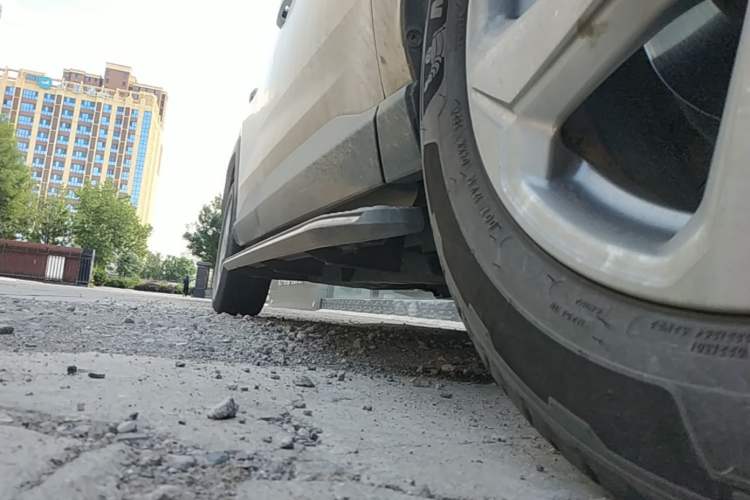 Used Toyota RAV4 2022 2.0L CVT Two-Wheel Drive Fashion Plus Edition Right Side Sill