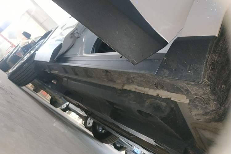 Used Toyota RAV4 2022 2.0L CVT Two-Wheel Drive Fashion Plus Edition Right Side Sill