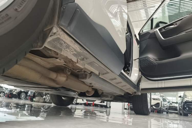 Used Toyota RAV4 2022 Dual-Engine 2.5L E-CVT Two-Wheel Drive Elite Edition Right Side Sill