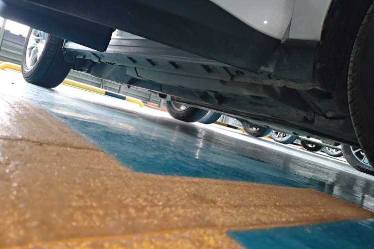Used Toyota RAV4 2022 2.0L CVT Two-Wheel Drive Urban Edition Right Side Sill