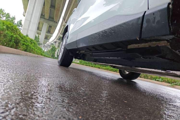 Used Toyota RAV4 2022 2.0L CVT Two-Wheel Drive Urban Edition Right Side Sill