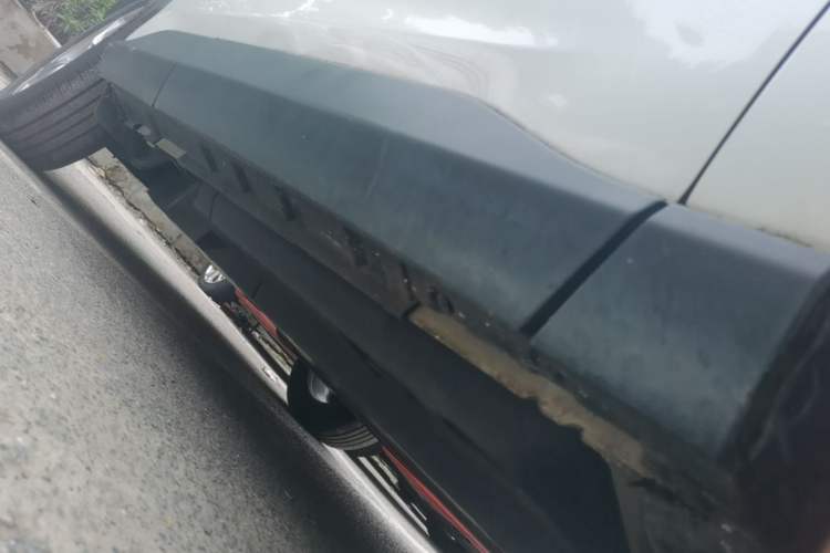 Used Toyota RAV4 2022 2.0L CVT Two-Wheel Drive Fashion Edition Right Side Sill