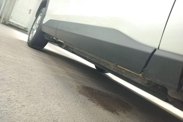 Used Toyota RAV4 2022 2.0L CVT Two-Wheel Drive Fashion Edition Right Side Sill