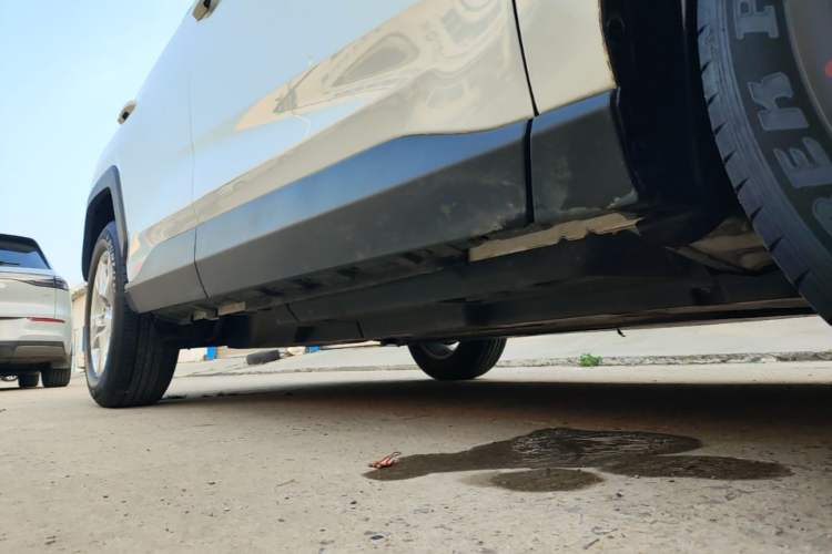 Used Toyota RAV4 2022 2.0L CVT Two-Wheel Drive Urban Edition Right Side Sill
